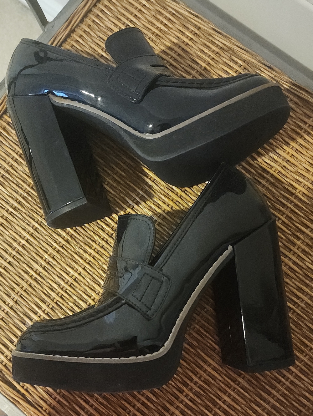 RARE Steve Madden Randy Patent High Heel Loafer SIZE 8